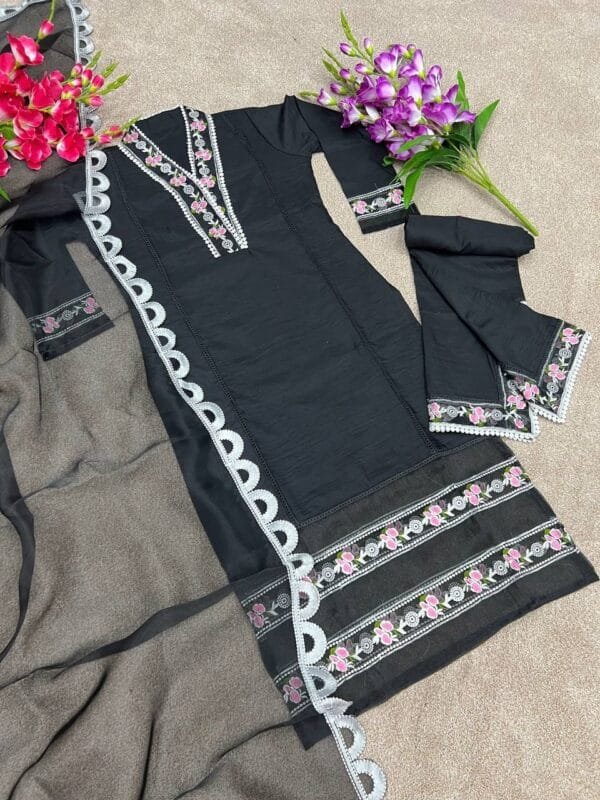 Cotton Silk Embroidered Kurta Set with Organza Dupatta | Black - Image 2