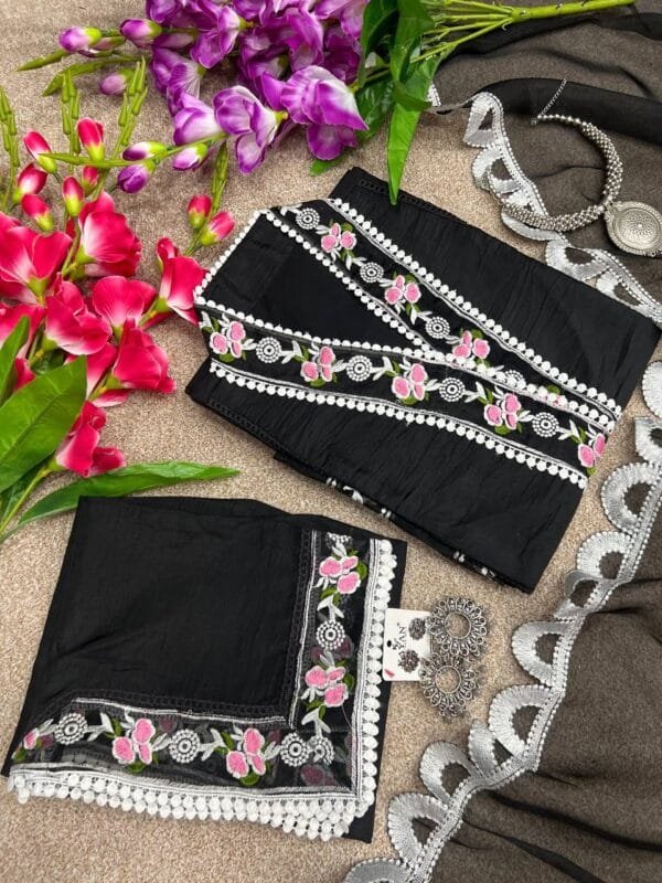 Cotton Silk Embroidered Kurta Set with Organza Dupatta | Green - Image 4