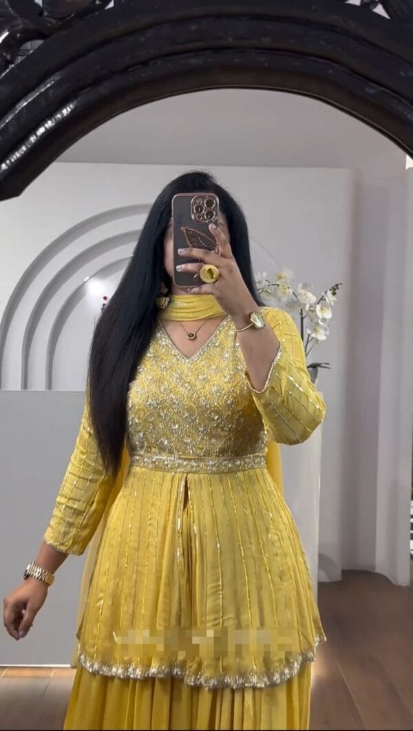 Elegant Festival Crop Top and Lehenga Set with Dupatta in 3 Colors - Image 2