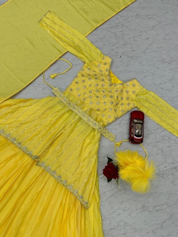 Elegant Festival Crop Top and Lehenga Set with Dupatta in 3 Colors - Image 3