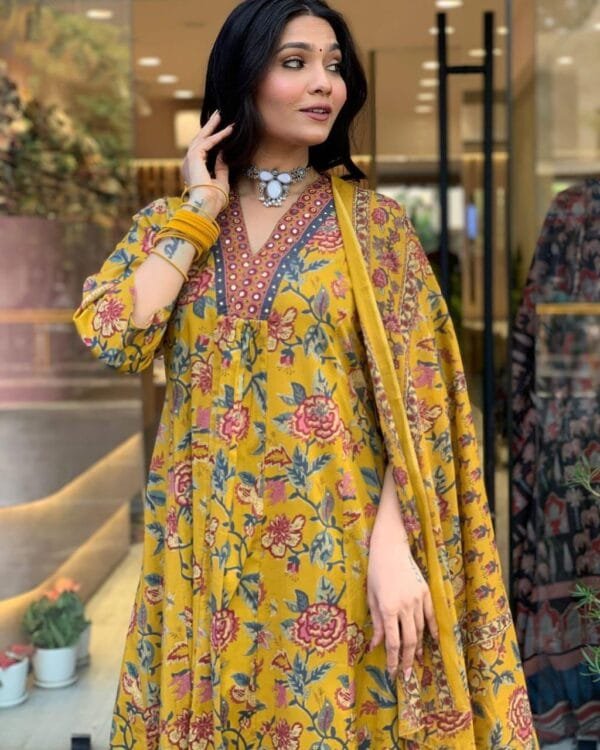 Floral Print Kurti, Pant, and Dupatta Set in 4 Colors - Image 11