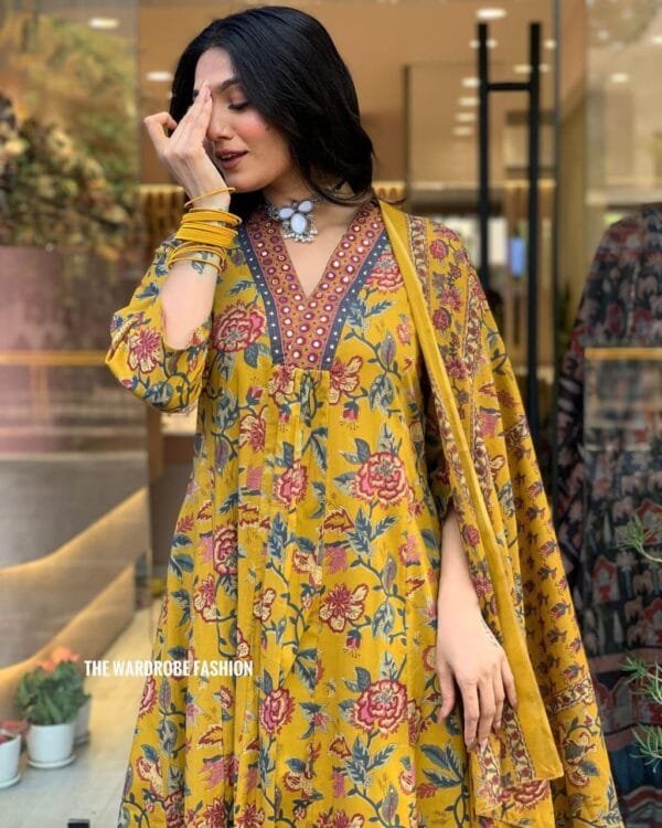Floral Print Kurti, Pant, and Dupatta Set in 4 Colors - Image 10