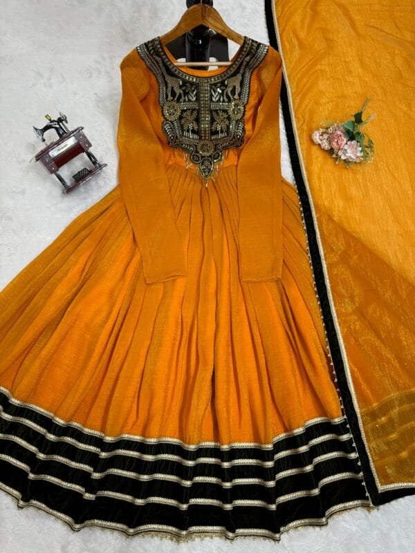 Exude Elegance with This Stunning Gold Crush Velvet Set - Image 5