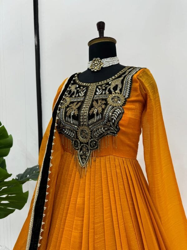 Exude Elegance with This Stunning Gold Crush Velvet Set - Image 4