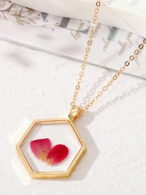 Women's Bohemian Transparent Dried Flower Resin Necklace With Elegant Design | Eye-Catchy Trendy Necklace (Red)