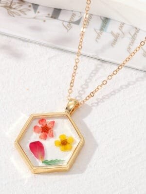 Women's Bohemian Transparent Dried Flower Resin Necklace With Elegant Design | Eye-Catchy Trendy Necklace (Pink Green Yellow)