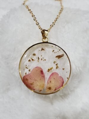Women's Bohemian Transparent Dried Flower Resin Necklace With Elegant Design | Eye-Catchy Trendy Necklace (Pink)