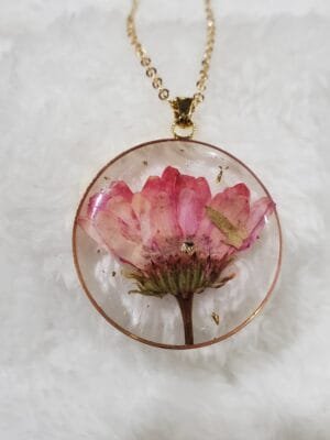 Women's Bohemian Transparent Dried Flower Resin Necklace With Elegant Design | Trendy, Eye-CatchySet for Parties, Festive Occasions(Pink)